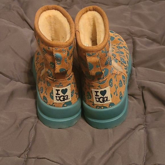 UGG i love ugg skeleton boots - Picture 2 of 6
